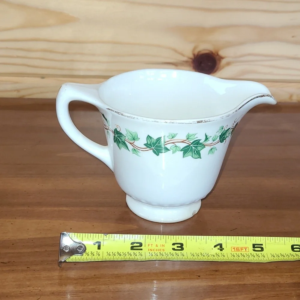 Vintage 1951 Homer Laughlin WVA Green Ivy Garland Footed Creamer Cup HLC39 RARE